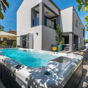 House With Pool Ledenko Apartament